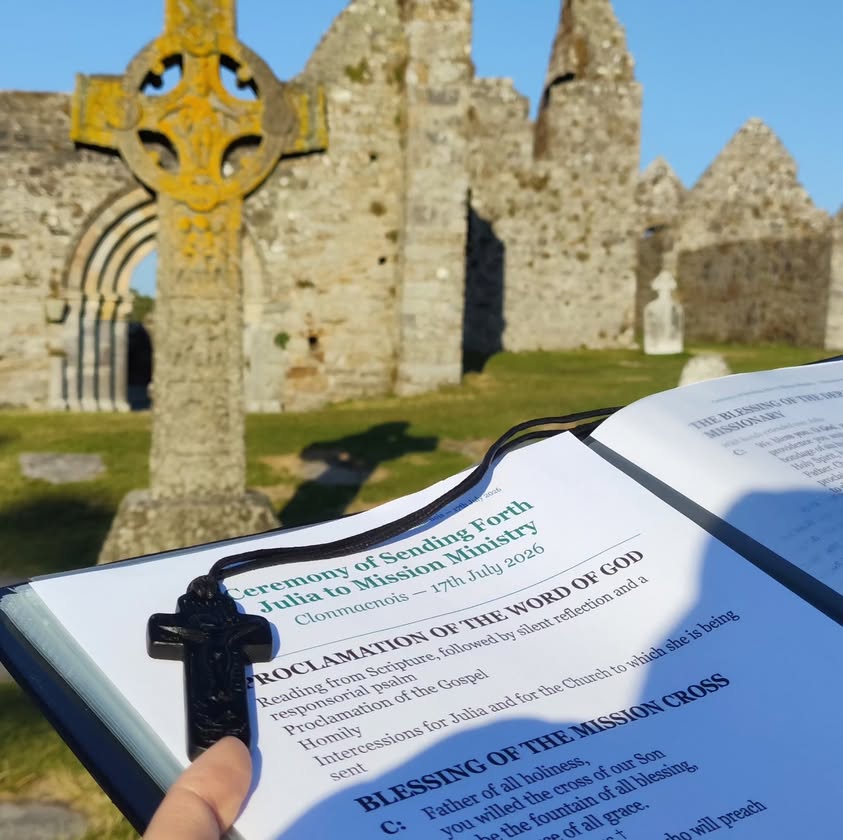 Clonmacnois w czasach swojej świetności było miejscem misji i…